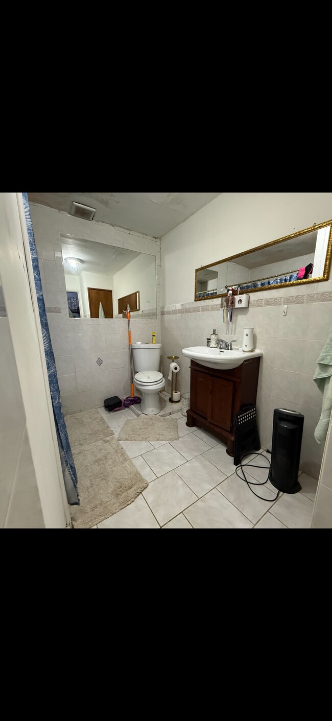baño con ducha independiente - 13427 135th Ave