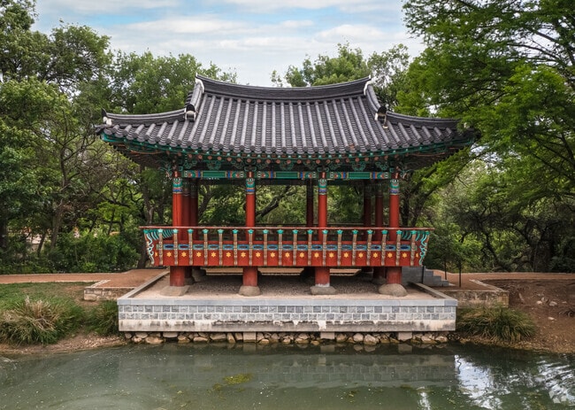 Denman Estate has a monument from itsSister City in Gwangju, Korea.