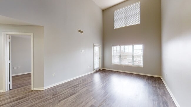 Interior Photo - 14 North