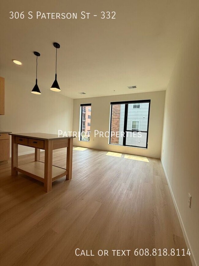 Foto del edificio - 306 S Paterson St