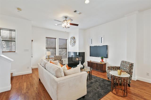 Foto del edificio - 4230 Travis St