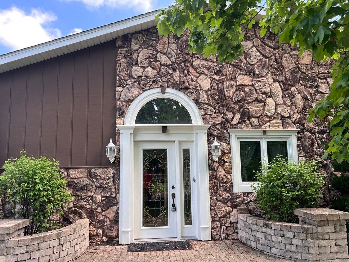 Foto principal - 11401 W Grange Hall Rd