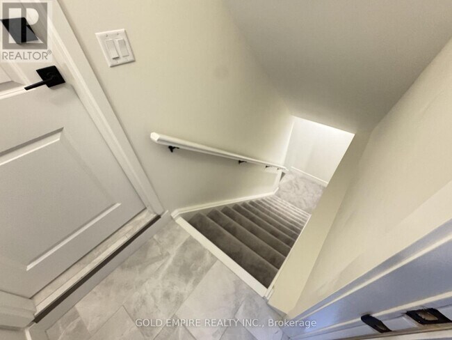 Building Photo - 30 Julie Cresent