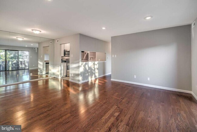 Foto del edificio - 1302 Maresfield