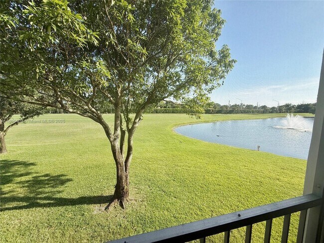 Foto del edificio - 9820 S Hollybrook Lake Dr