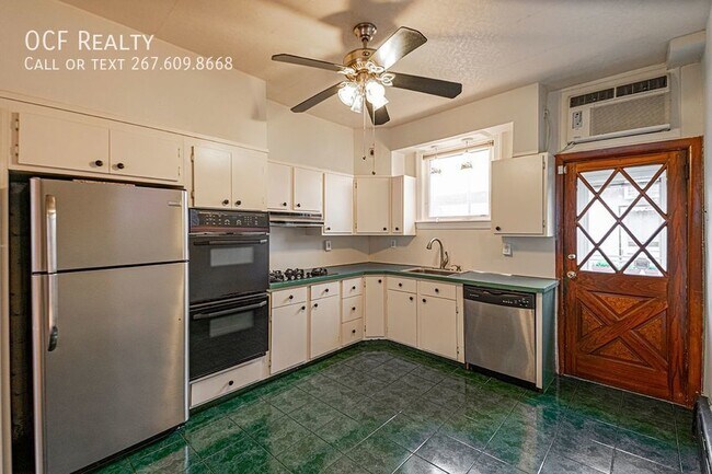 Building Photo - Fantastic East Passyunk Three Bedroom Rowhome