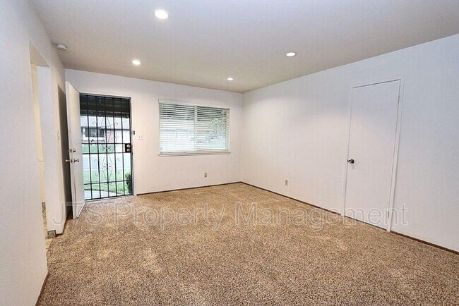 Foto del edificio - 800 Riverview Ct