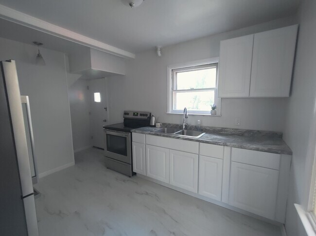 Foto del edificio - 1035 14 Mile Rd