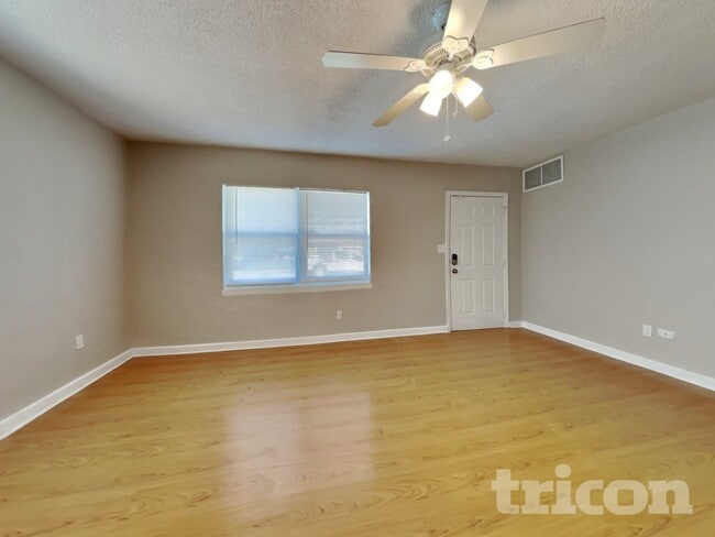 Foto del edificio - 612 Yelvington Ave