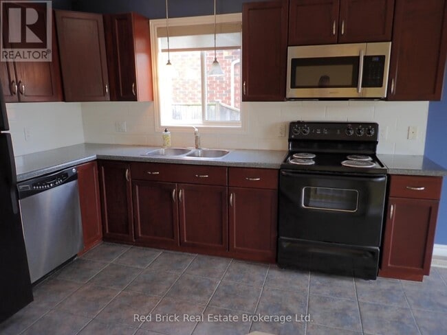 Building Photo - 77 Summit Ridge Dr