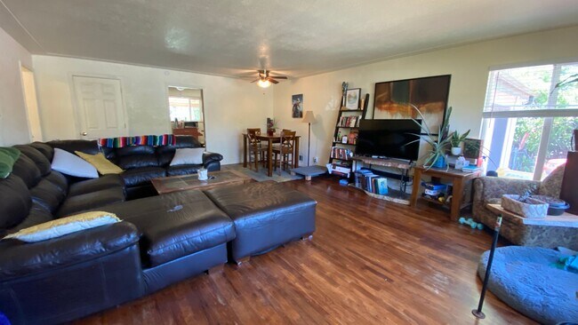 Foto del edificio - 5247 Perry St