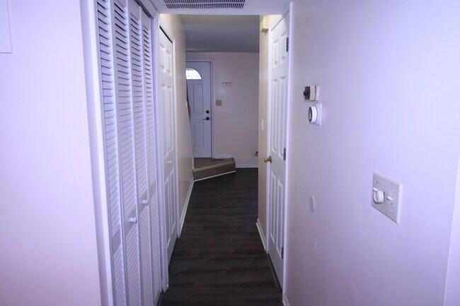 Foto del edificio - 2022 Redwood Dr