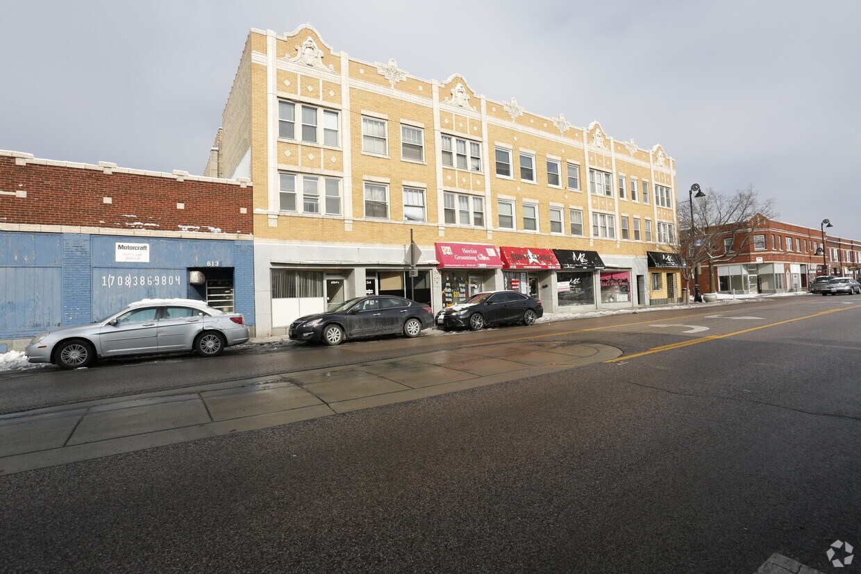 Foto del edificio - 6126-6134 W Roosevelt Rd