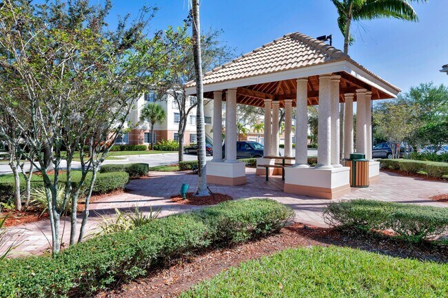 Foto del edificio - 5205 Myrtlewood Cir E