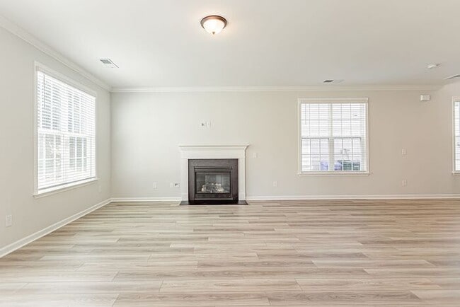 Foto del edificio - Brand New House in Greenville, Balcony