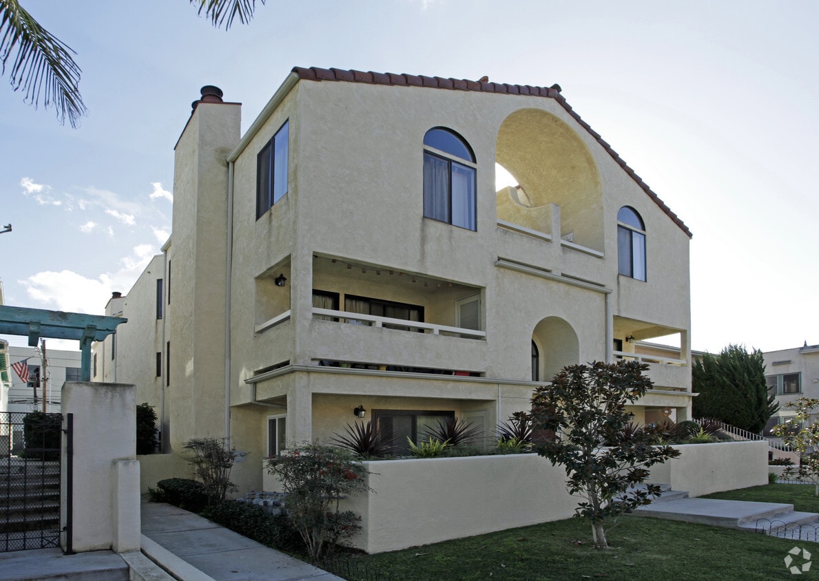 Building Photo - 3629 3rd Ave