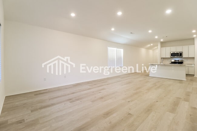 Building Photo - 10820 Mason Dr