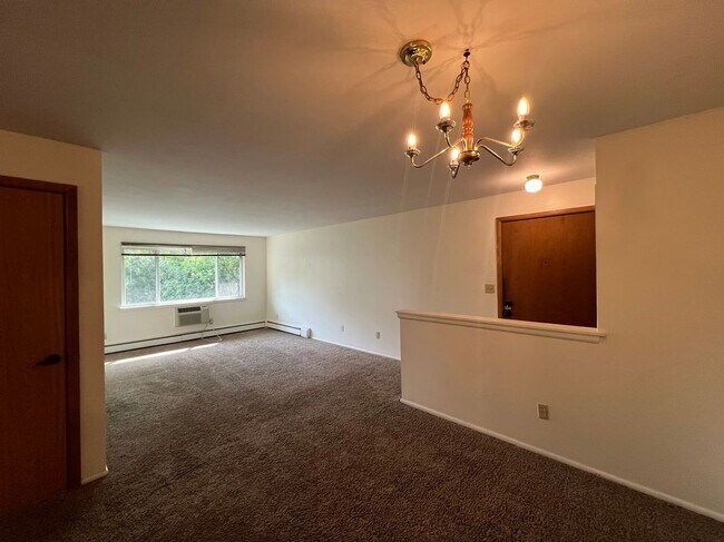 Foto del edificio - 1321 W Main St