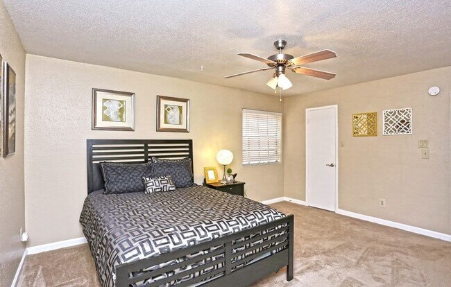 Foto del edificio - 2250 Ridgepoint Dr