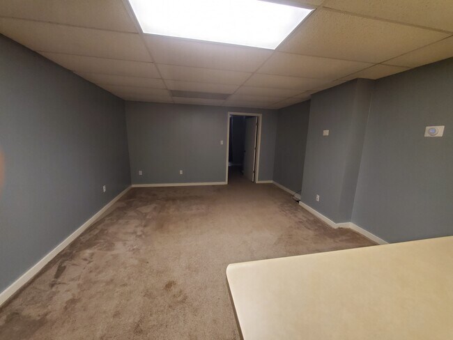 Building Photo - 116 S Poplar St
