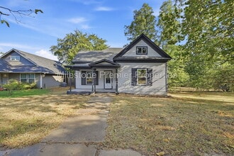 Building Photo - 605 E Woodard St