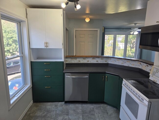 Building Photo - 679 Frobisher Crt