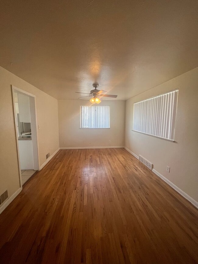 Building Photo - Charming Two Bedroom in Lakewood-Updated, ...