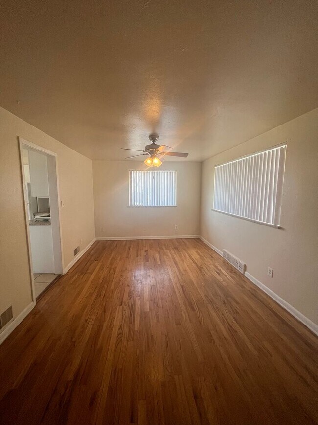 Foto del edificio - Charming Two Bedroom in Lakewood-Updated, ...