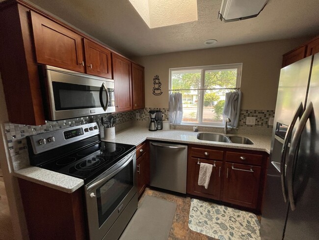 Building Photo - Single Level House available now!!!