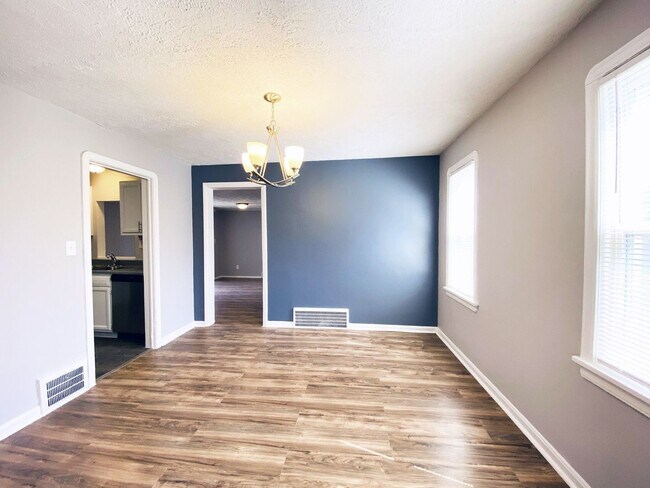 Foto del edificio - 4 Bed - 1 Bath Colonial for Rent!