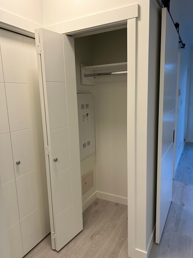 Photo du bâtiment - 5504 Brydon Cres