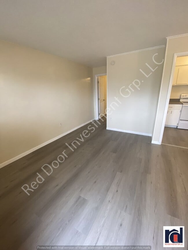 Building Photo - 1 Bedroom/1 Bathroom 1st Floor Apt- Near I...