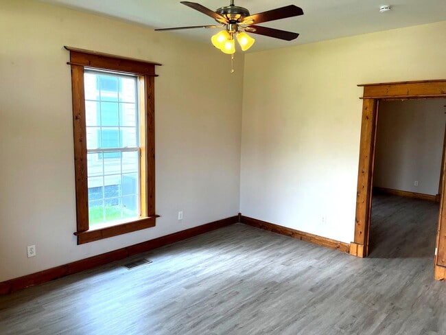 Building Photo - Cozy 2bed 1bath Duplex w/ Private Backyard | The Nations