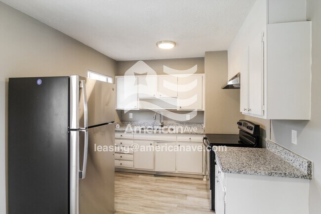 Foto del edificio - 109 Colbert Blvd