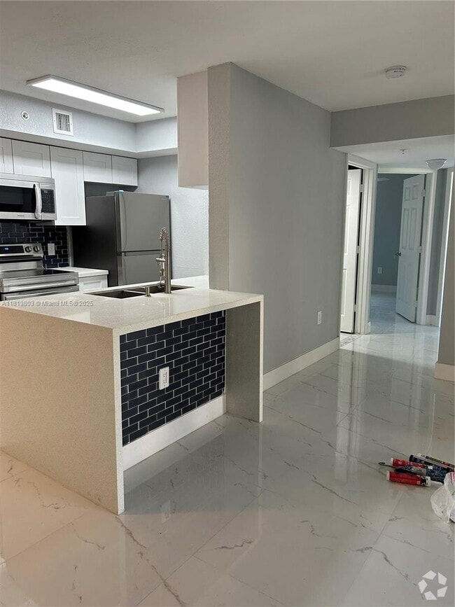 Building Photo - 2457 Centergate Dr