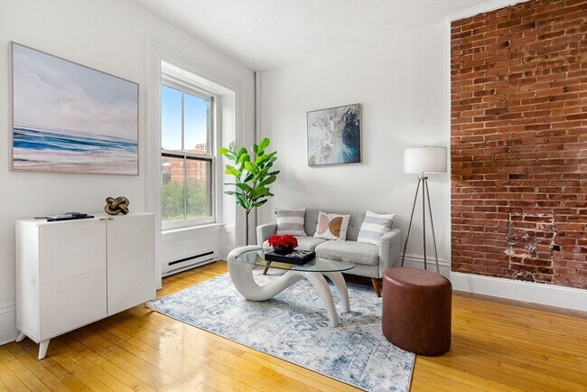 Foto del edificio - 703 Massachusetts Ave