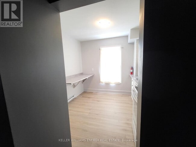 Building Photo - 225 Gibbons St