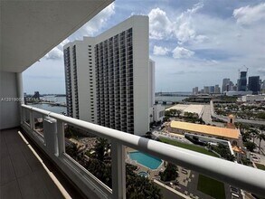 Building Photo - 1717 N Bayshore Dr