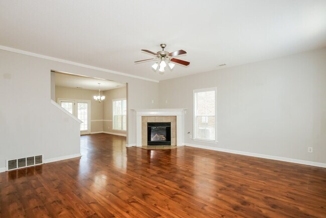 Building Photo - 10176 Evening Hill Dr