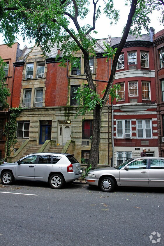 Primary Photo - 137 W 95th St