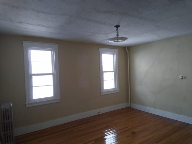 Building Photo - 129 Madison St