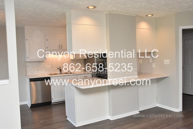 Building Photo - 3513 Chaucer Dr