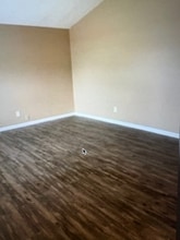 Building Photo - 307 Gumwood Rd