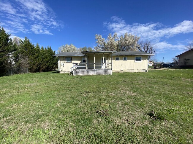 Foto del edificio - 3 Bed, 1.5 Bath | Charming Neighborhood | Close to Costco, Topgolf, and Shopping