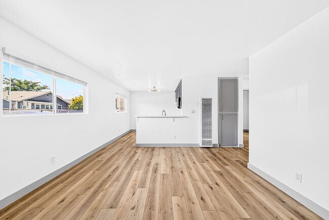 Foto del edificio - 921 Alamitos Ave