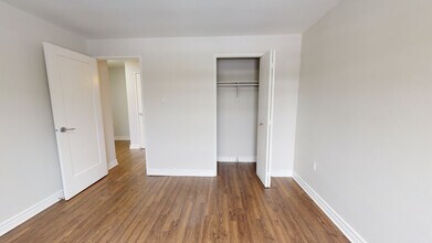 Interior Photo - Wonderland Road