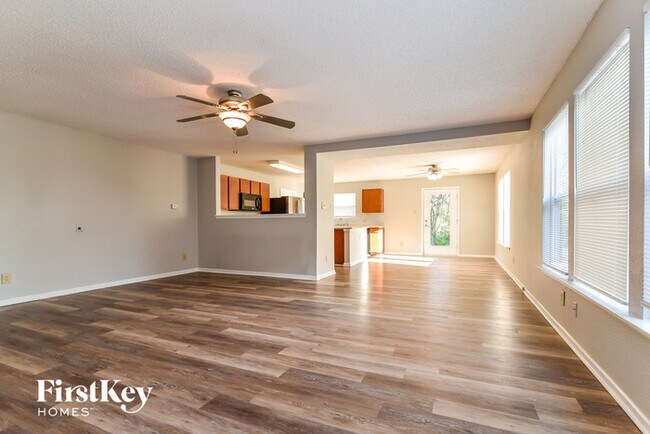 Foto del edificio - 8823 Youngs Creek Ln