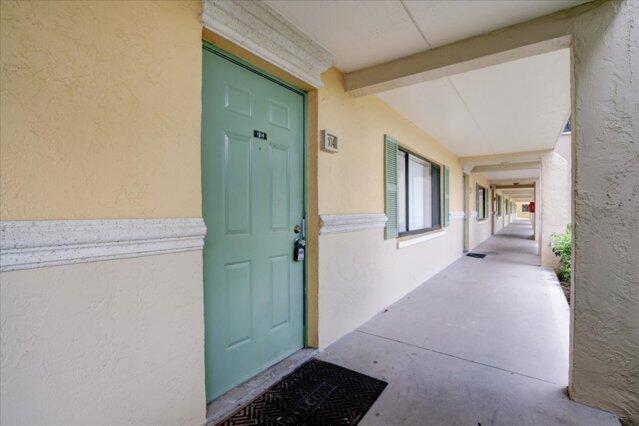 Building Photo - 1104 Meadows Cir