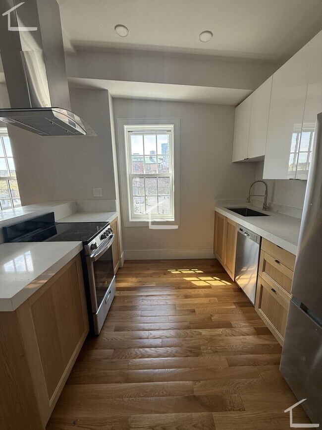 Foto del edificio - Charming 3 Bedroom- No Broker Fee