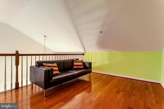 Foto del edificio - 6710 Lake Park Dr